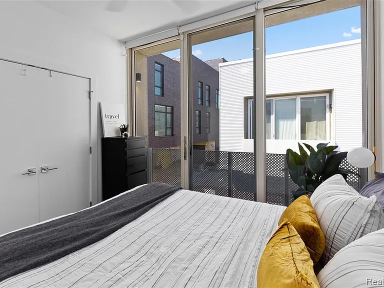 2820 John R St — Photo 19