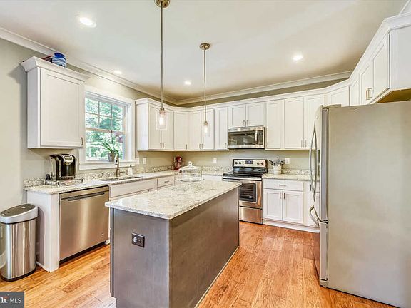 4th image of 15717 Cranberry Ct
