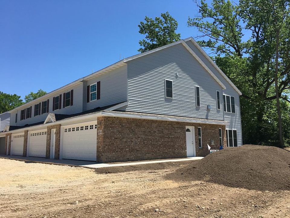 1st image of 322 Kettle Moraine Dr N APT 4