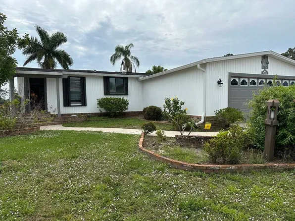 813 Via Del Sol, North Fort Myers, FL 33903