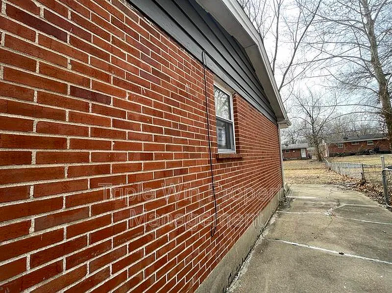 3 bed, 1.0 bath, 925 sqft, $1,475 — Photo 4