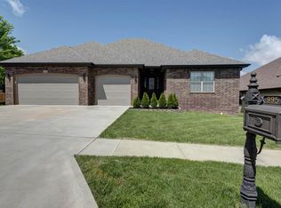 995 N Cedar Ridge Ave, Springfield, MO 65802