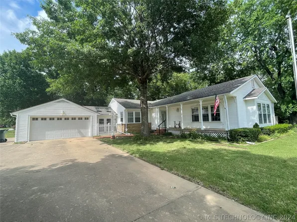 224 W Maple Ave, Skiatook, OK 74070
