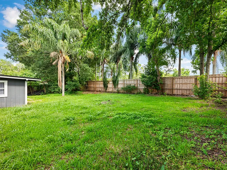 6750 Snow White Dr — Photo 24