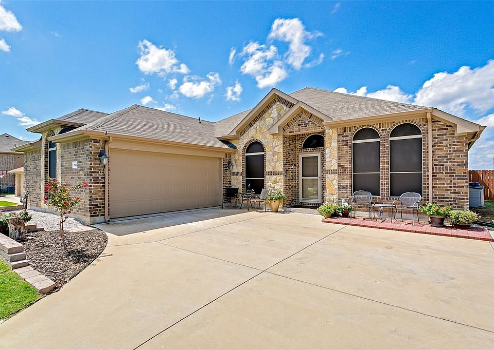1st image of 708 Fairmeadow Dr