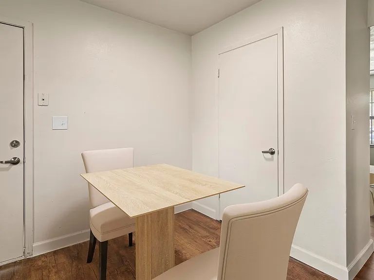 Green Door Apartments — Photo 75