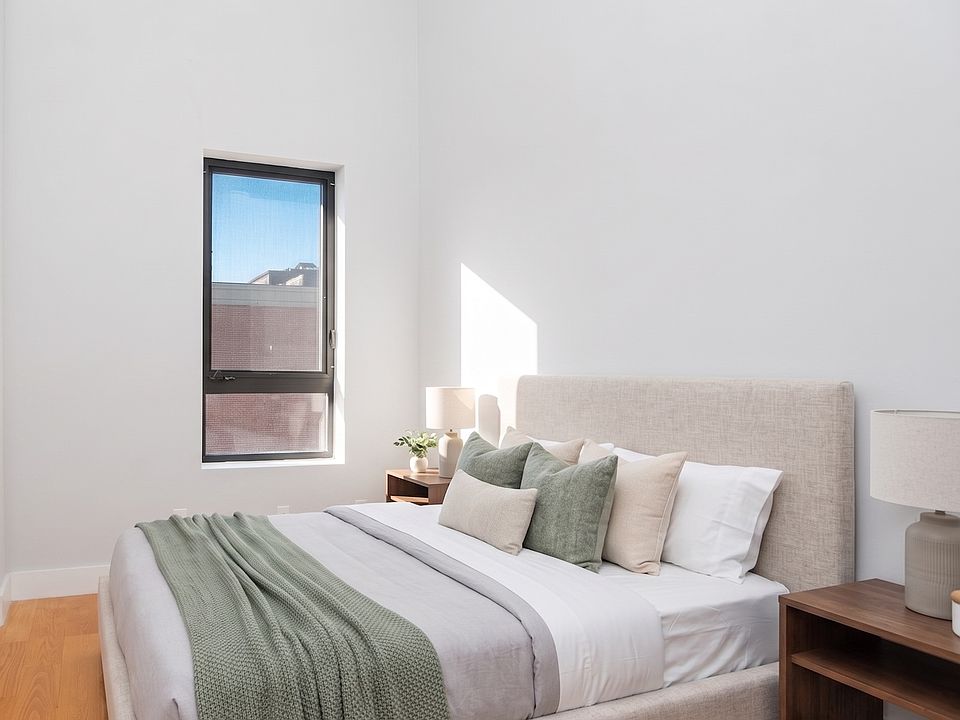 1st image of 220 Franklin St APT 4L