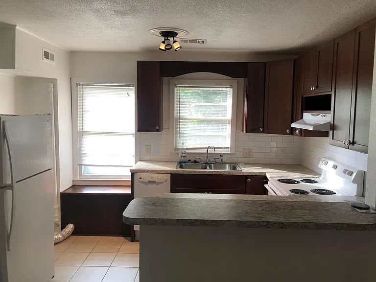 1615 Brennen Rd — Photo 8