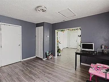 2nd image of 2006 Stuart St