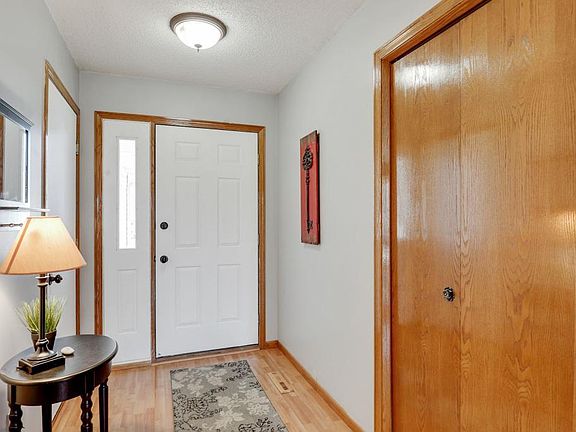3rd image of 15559 Columbia Ct