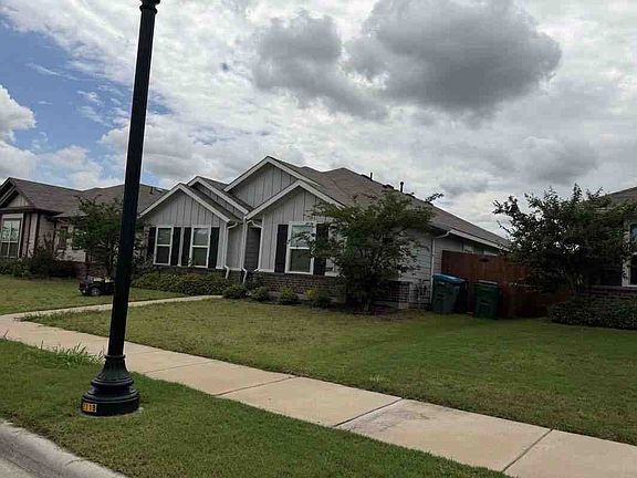 3rd image of 2845 Hudson Dr