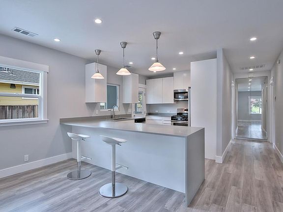 5th image of 1083 Portola Ave