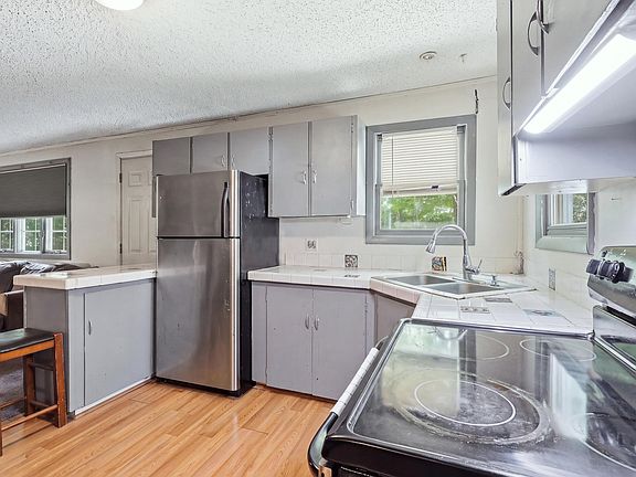 5th image of 185 Dunnell Road