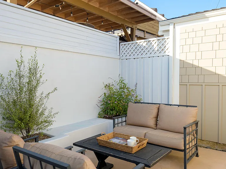 306 W De La Guerra St — Photo 23