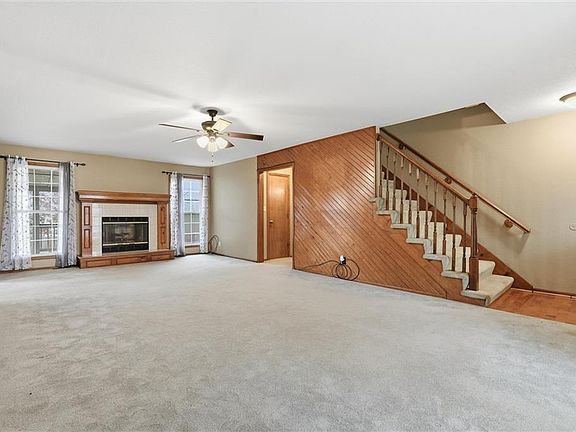 4th image of 802 S Morgan Dr