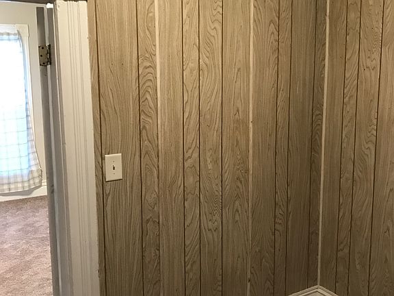 4th image of 550 York Ave #2
