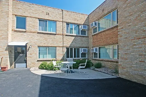 Building Photo 3