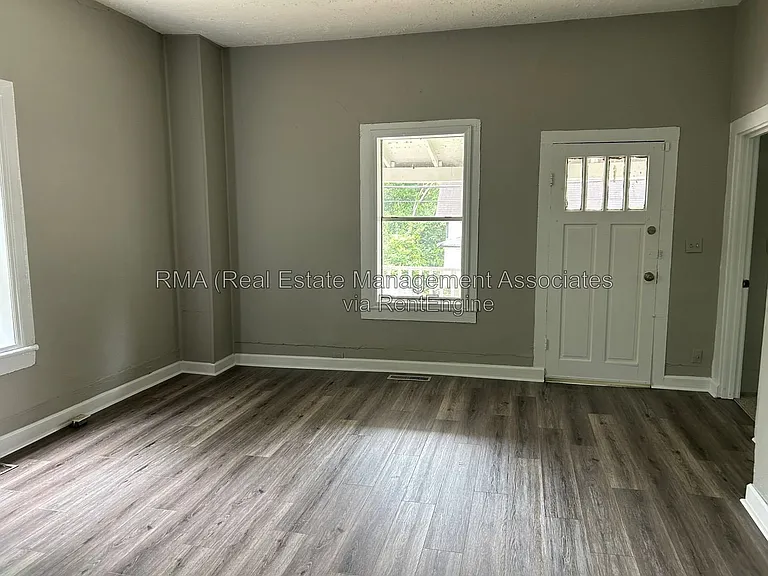 507 W Cherry St — Photo 5