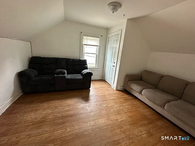 1 bed, 1.0 bath, 550 sqft, $1,000 — Photo 3