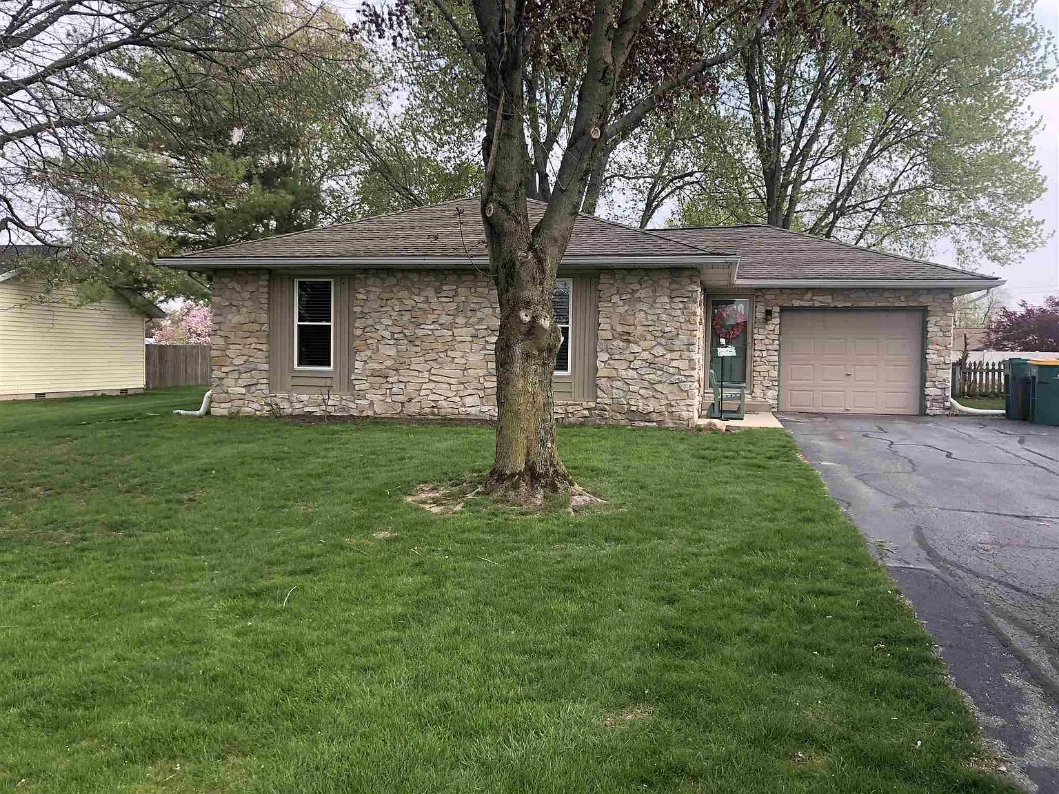 411 E Lincoln St photo 1