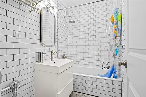 Sold by Compass | media 17