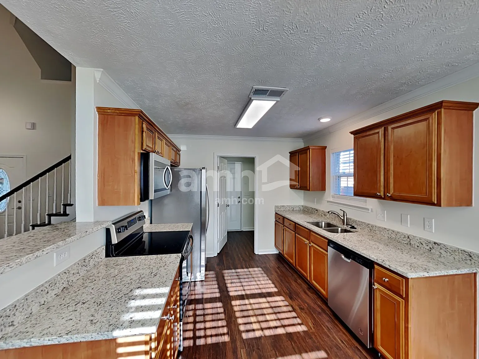 4 bed, 2.0 bath, 1905 sqft, $2,390 — Photo 3