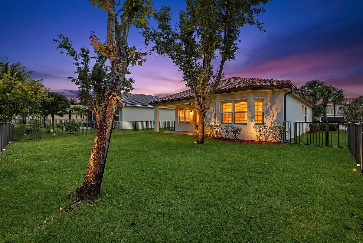 Building Photo - 2106 Belcara Ct