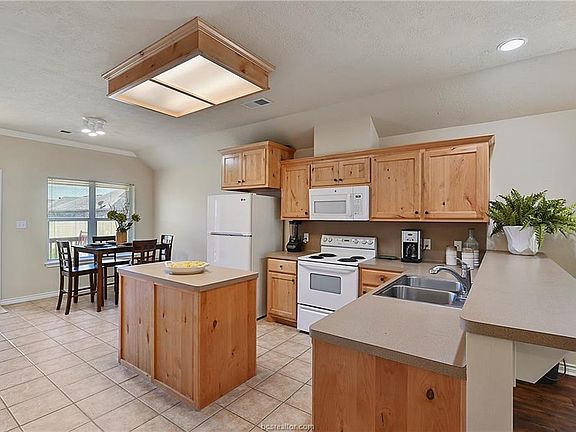 4th image of 3510 Farah Dr
