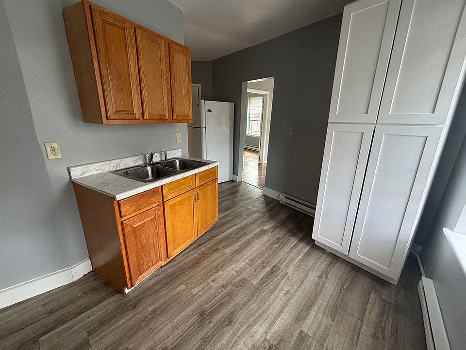1st image of 2370 Main St #3N