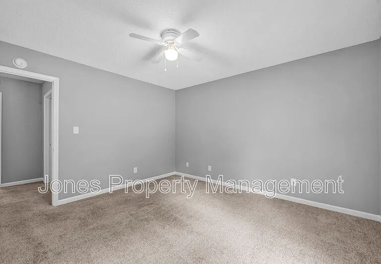 2744 White Oak Ln — Photo 18