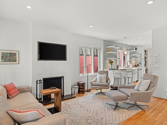 2nd image of 104 Callecita Pl