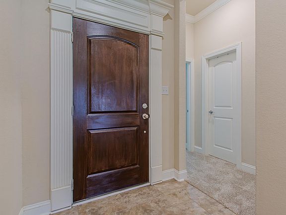 3rd image of 118 Chambery Dr