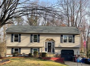 4020 Whiting Ct, Woodbridge, VA 22193