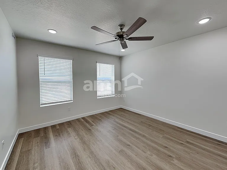 1232 W Mahogany St — Photo 10