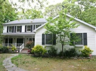 51 Mud Rd, Setauket, NY 11733