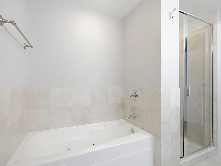1915 W Diversey Pkwy #402 — Photo 12