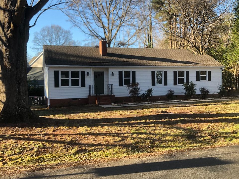 Gorgeous oak tree shades this renovated ranch - just two blocks to downtown Matthews restaurants and coffee shops