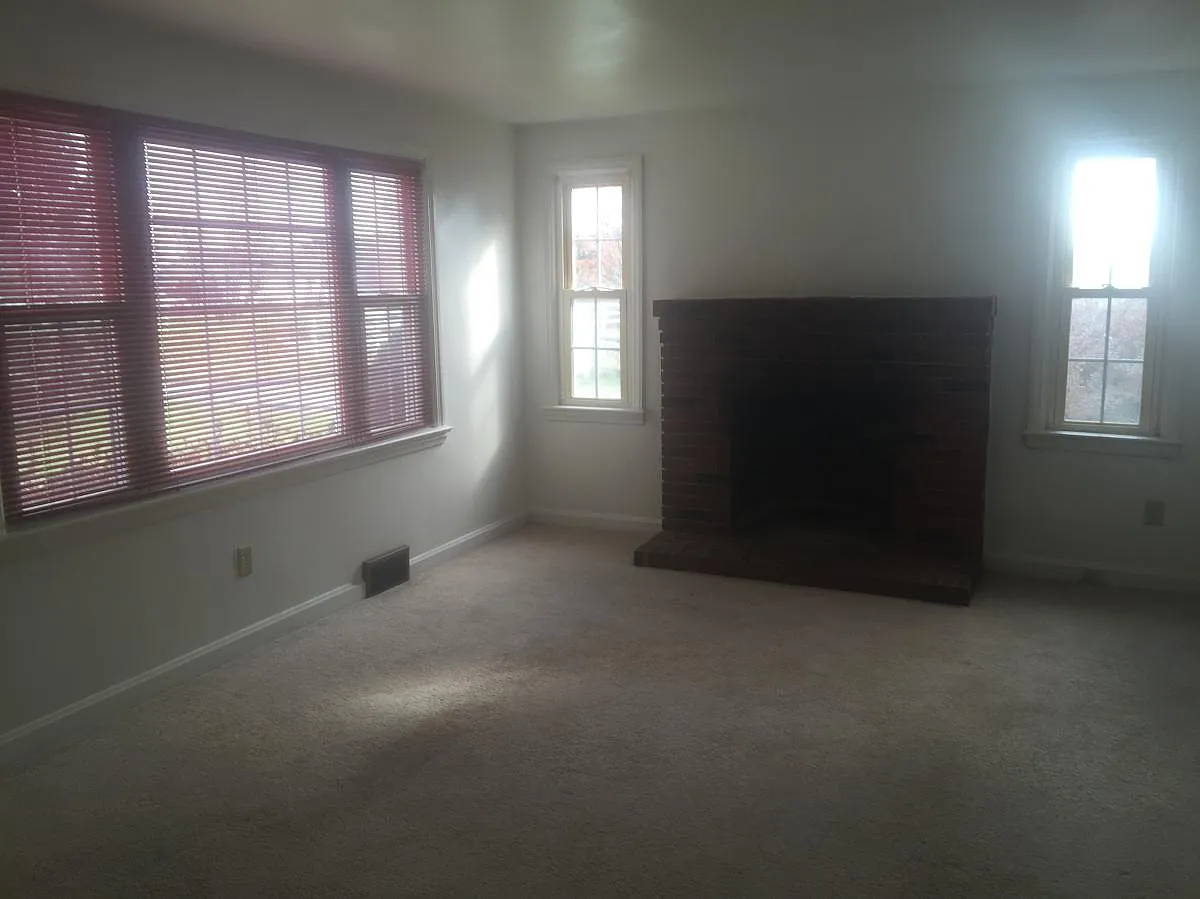 3 bed, 1225 sqft, $2,000 — Photo 4