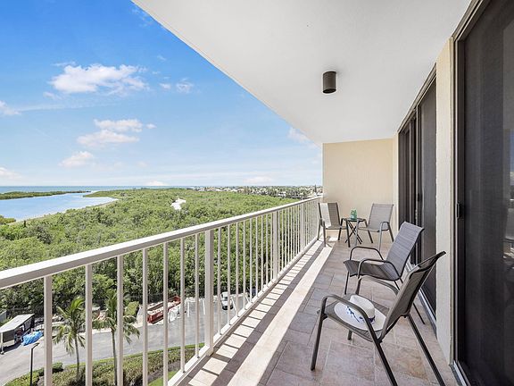 3rd image of 440 Seaview Ct APT 803