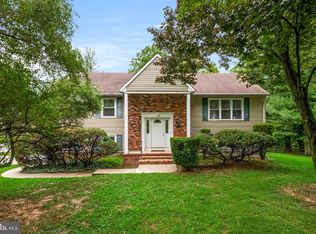 25 Bernard Dr, Ewing, NJ 08628