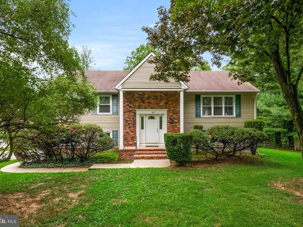 25 Bernard Dr, Ewing, NJ 08628