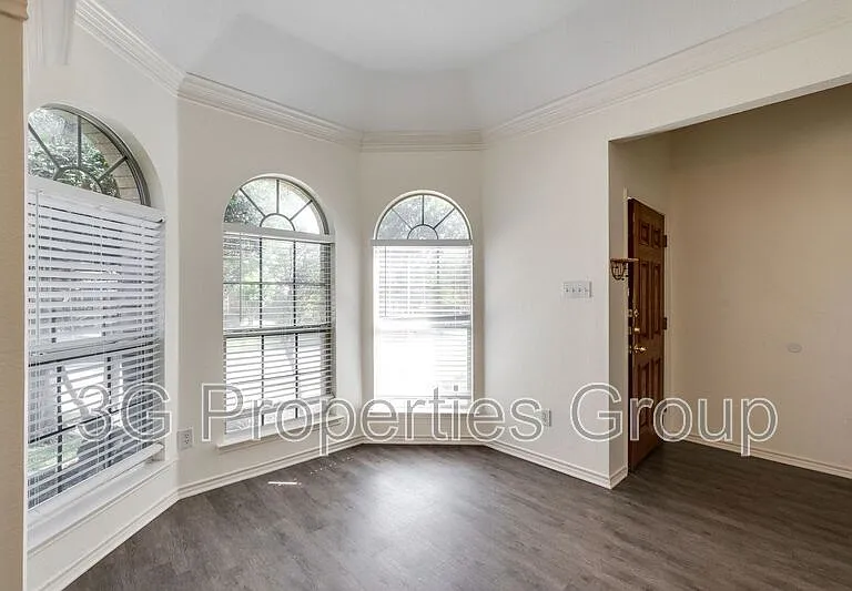 1316 Lochness Dr — Photo 4