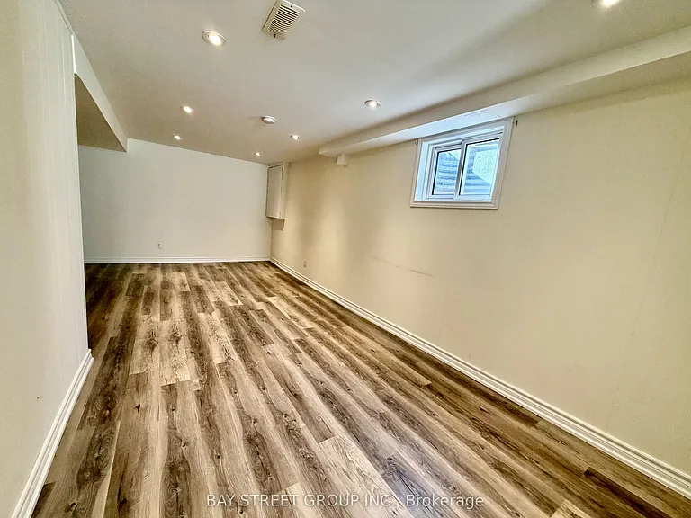 445 Harcourt Dr — Photo 10
