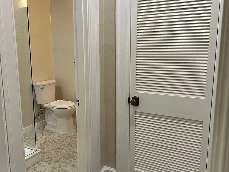De Luxe Apartments LLC — Photo 8