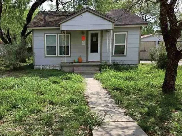 222 Hazen Ave, Sinton, TX 78387