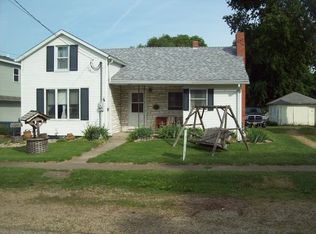 103 N 2nd St, Walnut, IL 61376