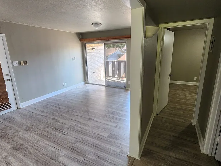 1304 Summit St #206 — Photo 4