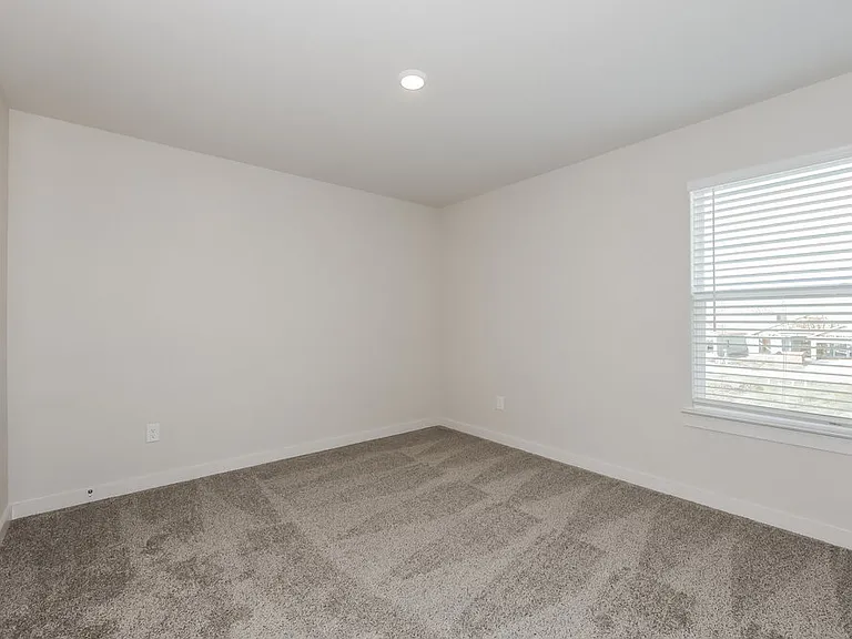 302 Patton Ln — Photo 13