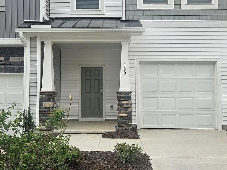 180 Hyacinth Ln — Photo 1