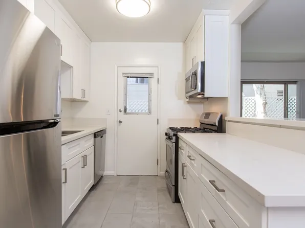 Brentwood California Spacious Garden apartments, 11827 Dorothy St APT 4, Los Angeles, CA 90049